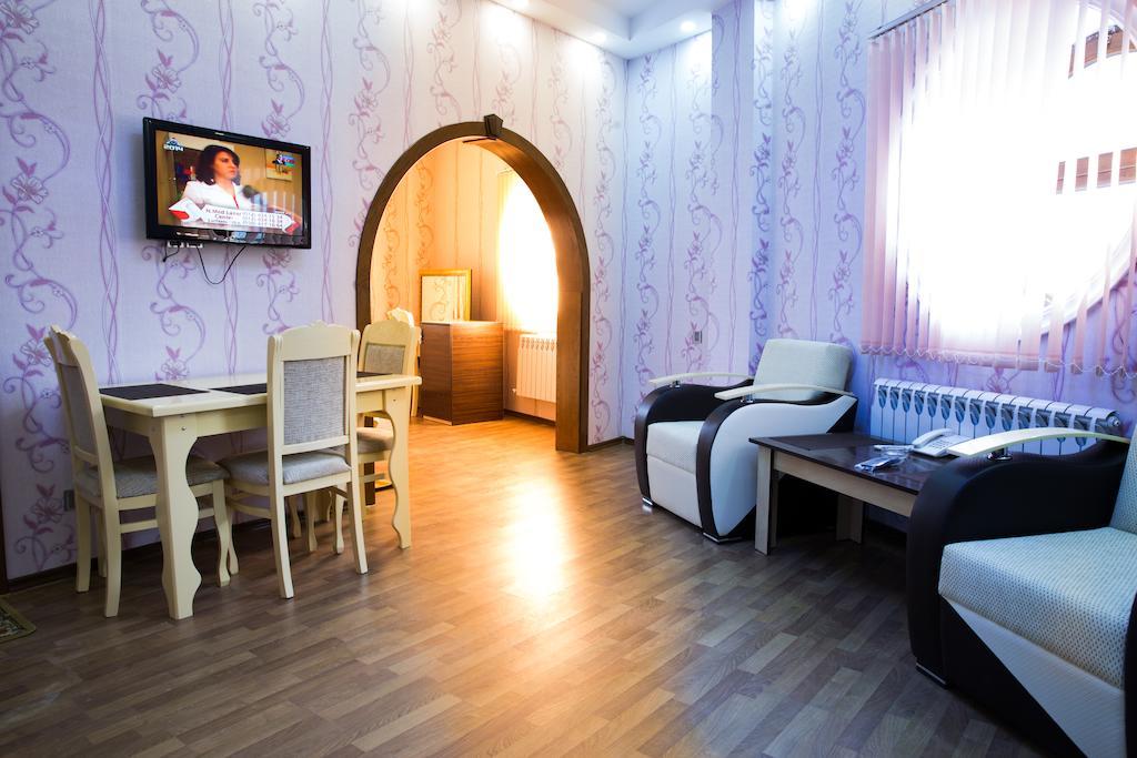 Cinema Boutique Hotel Ganja Bagian luar foto