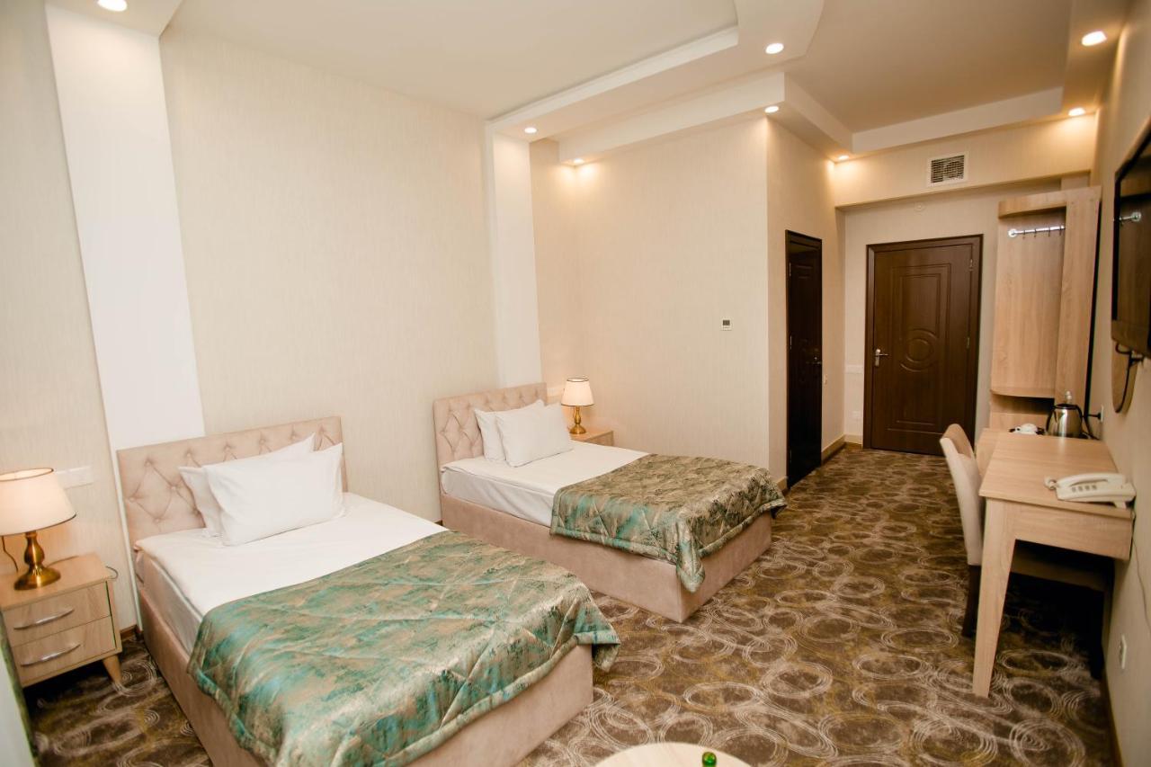 Cinema Boutique Hotel Ganja Bagian luar foto