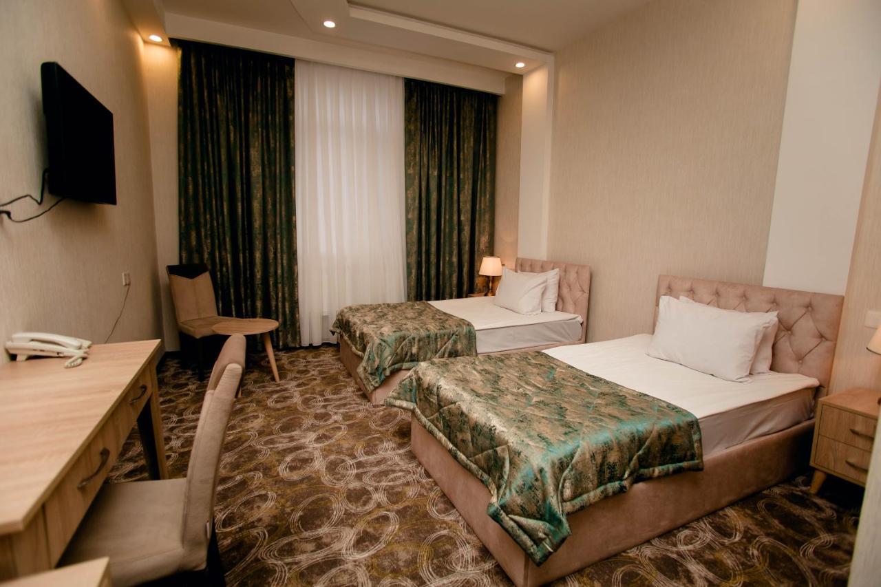 Cinema Boutique Hotel Ganja Bagian luar foto