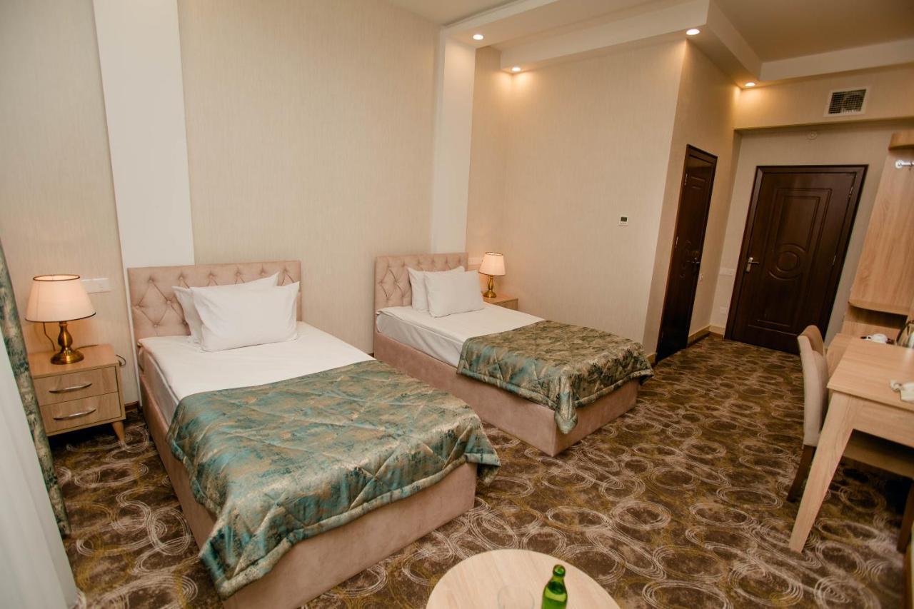 Cinema Boutique Hotel Ganja Bagian luar foto