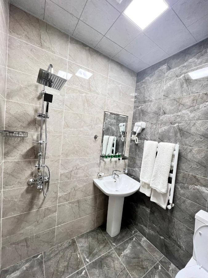 Cinema Boutique Hotel Ganja Bagian luar foto