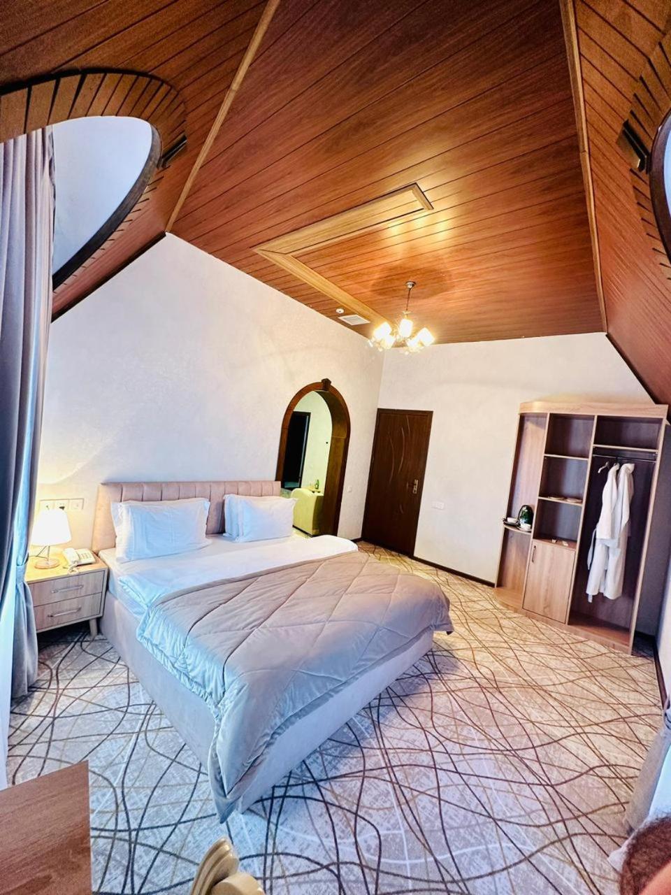 Cinema Boutique Hotel Ganja Bagian luar foto