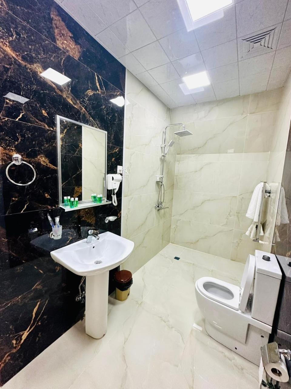 Cinema Boutique Hotel Ganja Bagian luar foto