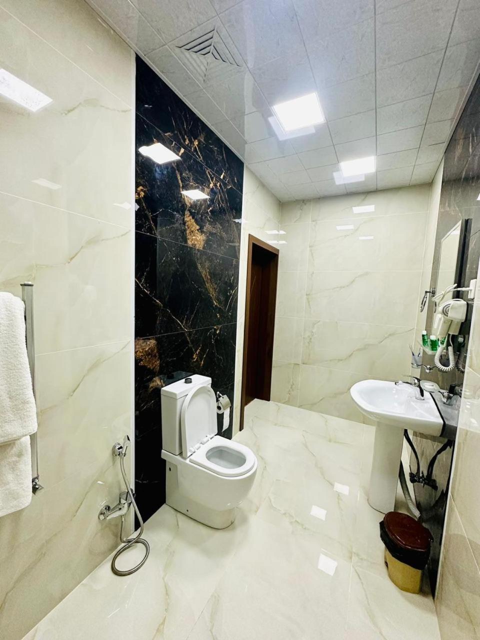 Cinema Boutique Hotel Ganja Bagian luar foto